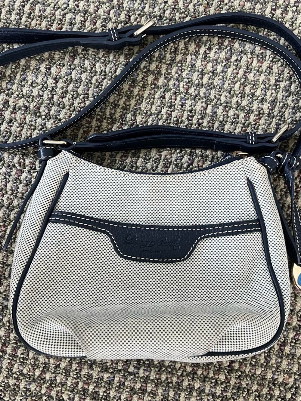 Y2K Dooney & Bourke White and Navy Crossbody Shoulder Bag